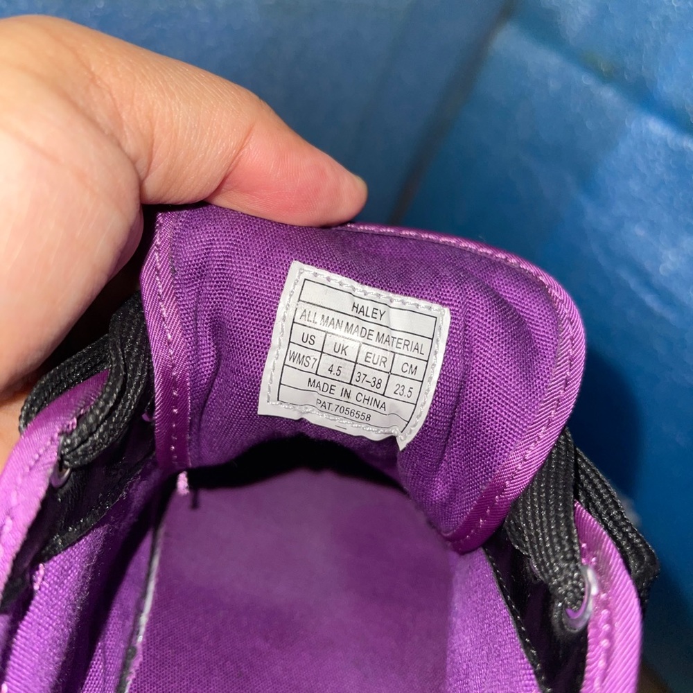 Sneakers - Picture 8 of 10